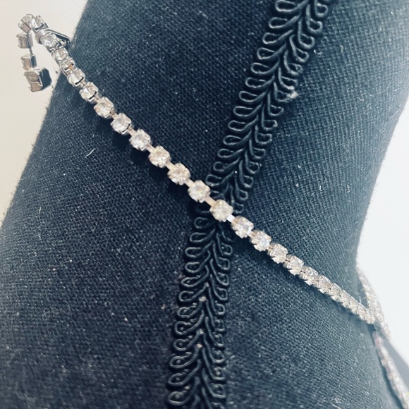 Glam 80’s Rhinestone Necktie Necklace - Picture 8 of 8